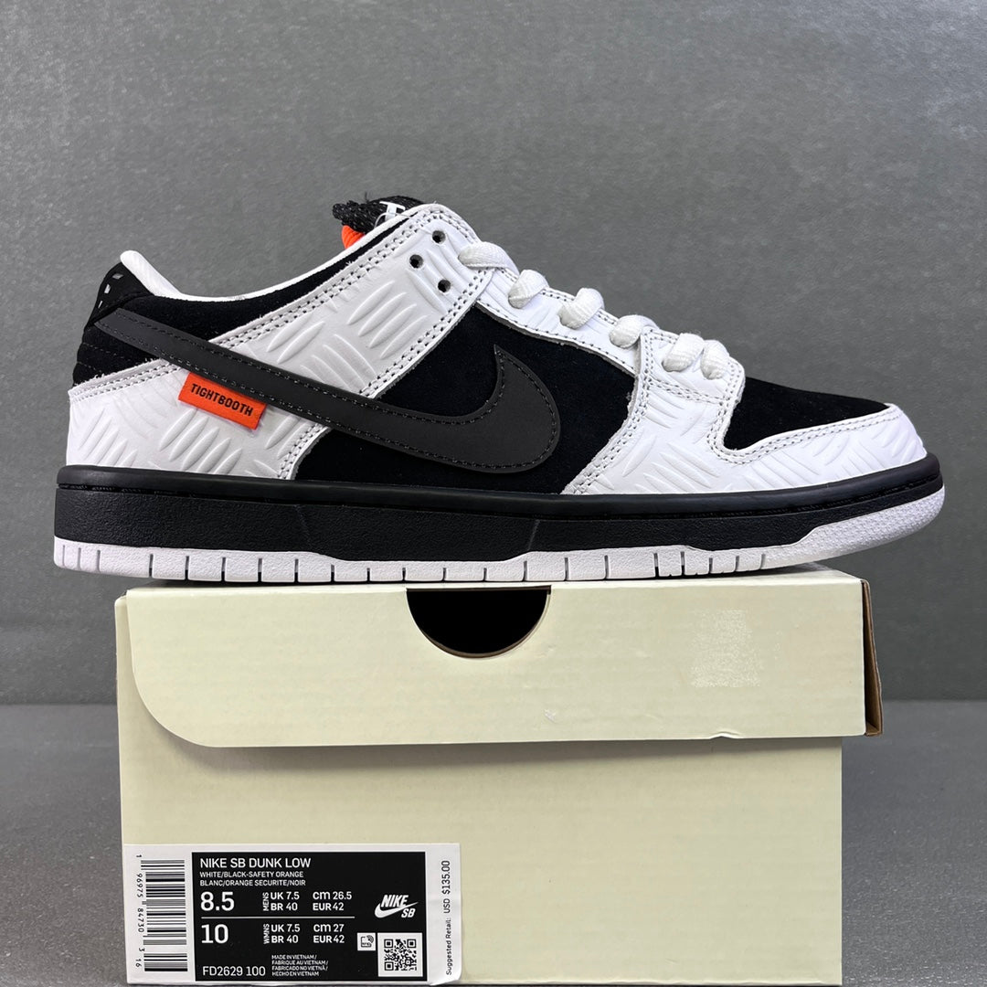 S2 Batch-Tightbooth × Nike Dunk SB Pro “Black and White”