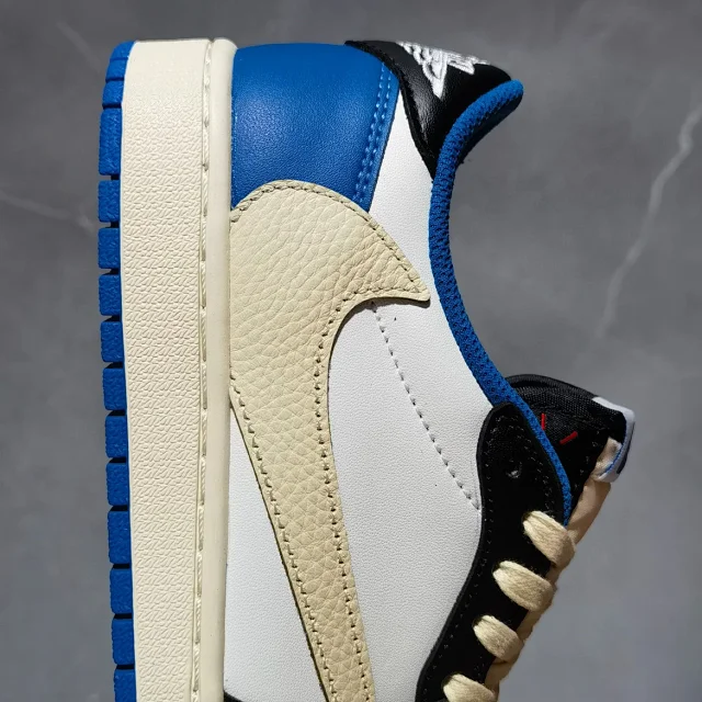 XC Batch-Air Jordan 1  × Travis Scott “Fragments”